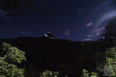 Adamova hora v noci